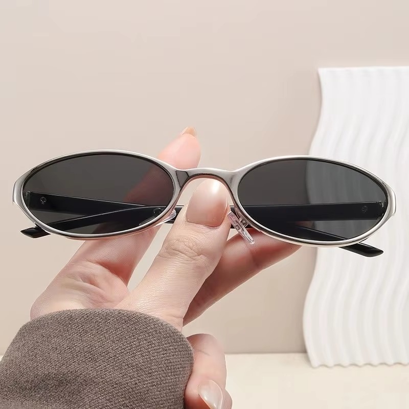 Occhiali da sole da donna con  - Designer Sunglasses recensione e prezzo